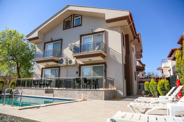Villa Evren, Merkezi Konumda, Havaalanına Yakın ve 3 Odalı 2