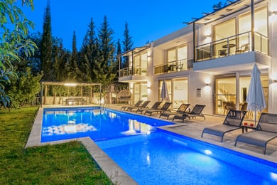 Villa Ezgi, Markete Yakın, Geniş Yüzme Havuzlu Muhafazakar Villa 2