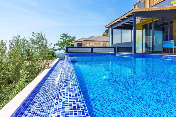 Villa Mila-2, Kalkan Bölgesinde, Jakuzi ve Isıtmalı Havuzlu 3