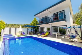 Villa Rivo-1, 2 Odalı, Geniş Havuzlu, Jakuzili Lüks Villa 1