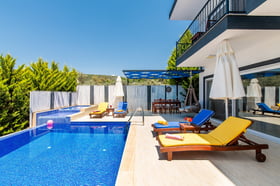 Villa Rivo-1, 2 Odalı, Geniş Havuzlu, Jakuzili Lüks Villa 3