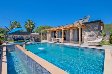 Villa Halley-1, Fethiye`de Korunaklı Havuzlu, Jakuzi ve Jenaratörlü Balayı Villası 3