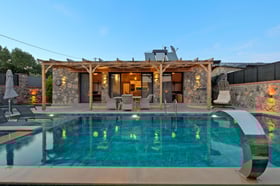 Villa Halley-1, Fethiye`de Korunaklı Havuzlu, Jakuzi ve Jenaratörlü Balayı Villası 1