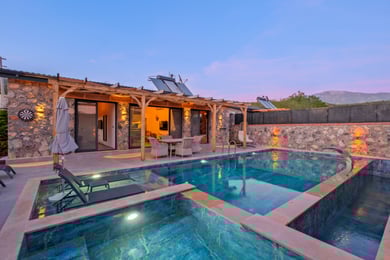Villa Halley-1, Fethiye`de Korunaklı Havuzlu, Jakuzi ve Jenaratörlü Balayı Villası 2