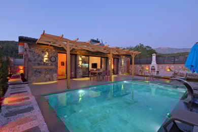 Villa Halley-2, Fethiye`de Korunaklı Havuzlu, Jakuzi ve Jenaratörlü Balayı Villası 3