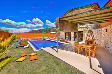 Villa Bonbon-2, Kalkan Sarıbelen'de, Doğa İçerisinde, Muhafazakar Villa 2