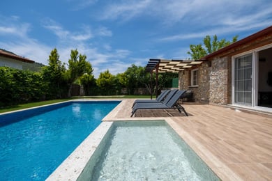 Villa Sandoz-2, Korunaklı Havuzlu, Havalaanına Yakın 2