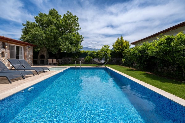 Villa Sandoz-2, Korunaklı Yüzme Havuzlu, Havalaanına Yakın Villa 2