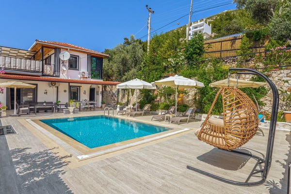 Villa Sedir-1, Doğa İçerisinde, Geniş Havuzlu, Isıtmalı Havuzlu 1