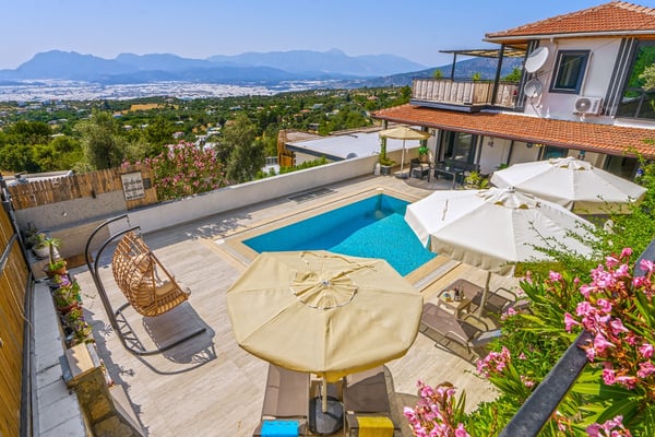 Villa Sedir-1, Doğa İçerisinde, Geniş Havuzlu, Isıtmalı Havuzlu 3
