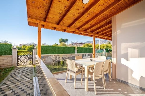 Villa Demophon-1, Geniş Havuzlu ve 4 Odalı 3