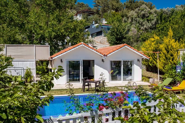 Villa Asır-2, Jakuzili, Korunaklı Havuzlu Balayı Villası 1