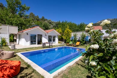 Villa Asır-2, Jakuzili, Korunaklı Havuzlu Balayı Villası 3