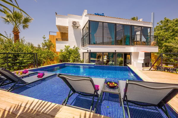 Villa Rüzgar Gülü-3, Çift Jakuzili, Isıtmalı Havuzlu, Hamam ve Saunalı 1