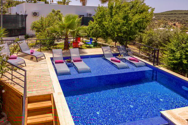 Villa Rüzgar Gülü-3, Çift Jakuzili, Isıtmalı Havuzlu, Hamam ve Saunalı 2