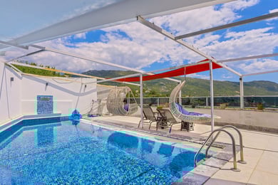 Villa Betty-4, Geniş Havuzlu, 2 Odalı, Muhafazakar 2