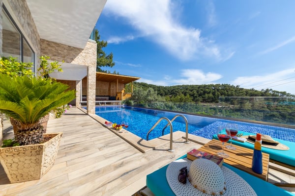 Villa Gökyüzü, Korunaklı Havuzlu, Deniz Manzaralı, Şömineli 3