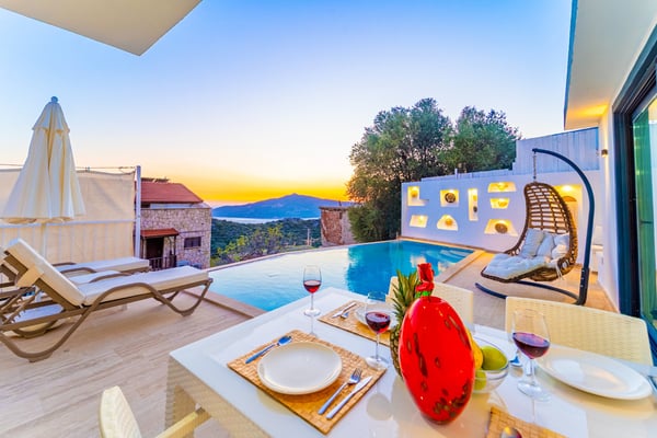 Villa Renk, Deniz Manzaralı, İki Havuzlu, Jakuzili 1