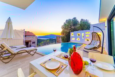 Villa Renk, Deniz Manzaralı, İki Havuzlu, Jakuzili 1