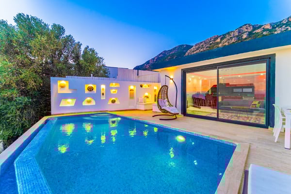 Villa Renk, Deniz Manzaralı, İki Havuzlu, Jakuzili 2