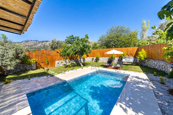 Villa Buket, Jakuzili, Korunaklı ve Balayına Uygun 3