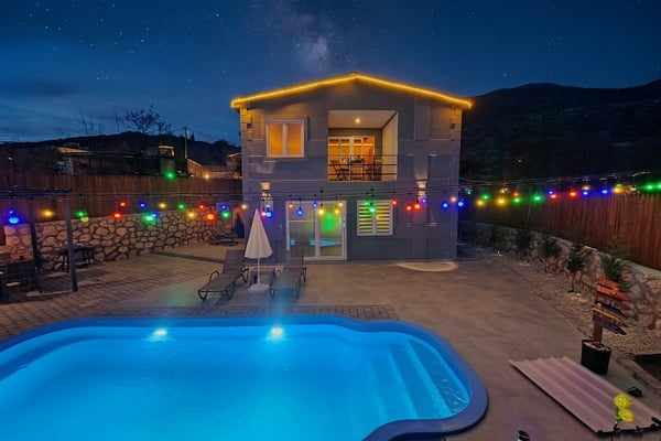 Villa Aykar, Geniş Yüzme Havuzlu, Doğa İçerisinde, Balayı Villası 1