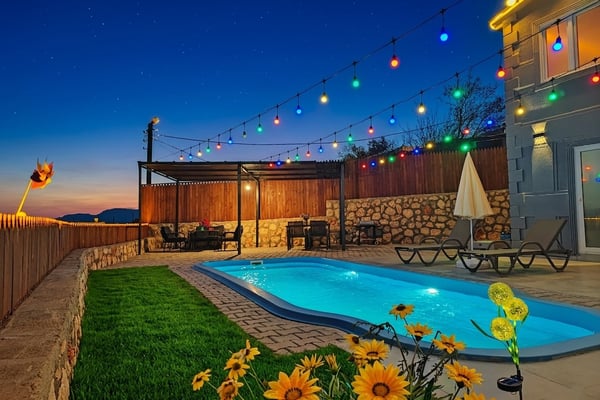 Villa Aykar, Geniş Yüzme Havuzlu, Doğa İçerisinde, Balayı Villası 3