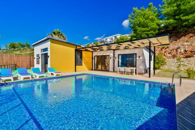 Villa Pile-2, Kalkan`da İki Odalı, Jakuzili Kapalı Havuzlu 1