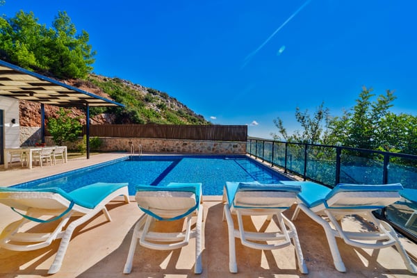 Villa Pile-2, Kalkan`da İki Odalı, Jakuzili Kapalı Havuzlu 3