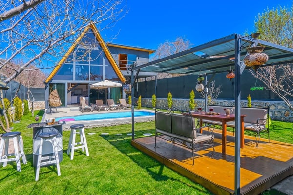 Villa Lipa, Korunaklı Havuz ve Süit Odalar 1