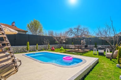 Villa Lipa, Korunaklı Havuz ve Süit Odalar 2