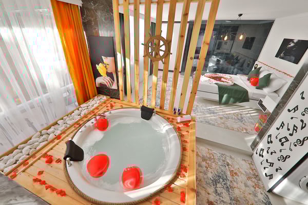 Villa Philia-2, Korunaklı Balayı, Jakuzi ve Isıtmalı Havuz 3