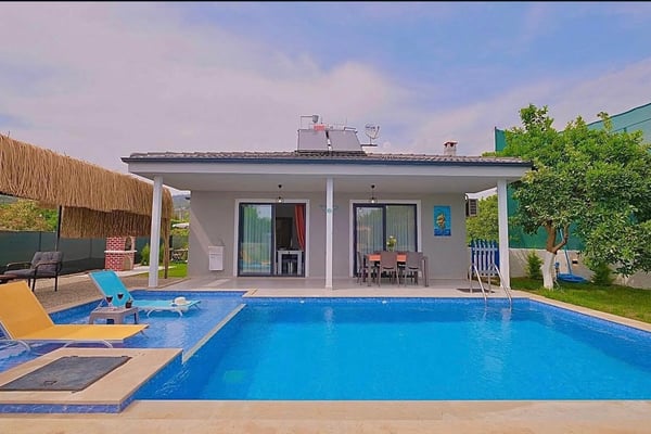 Villa Minar, Doğa İçerisinde, Korunaklı Havuzlu 1