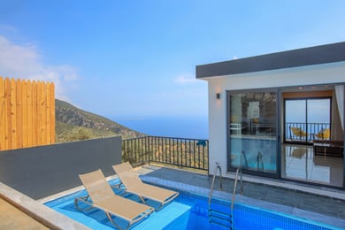 Villa Segredo-1, Jakuzili ve Muhafazakar 1