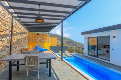 Villa Segredo-1, Jakuzili ve Muhafazakar 3