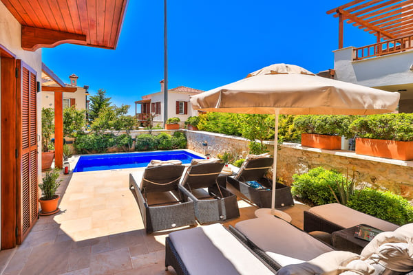 Villa Kalunta, Geniş Havuzlu, Sinema Odalı 3