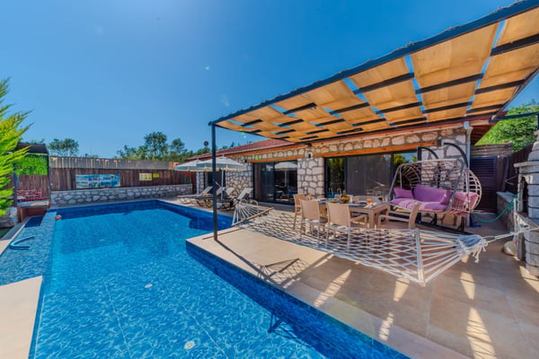 Villa Bally-1, Jakuzili, 2 Odalı, Korunaklı 1
