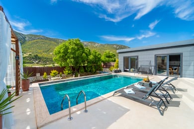 Villa Loka-1, 2 Odalı, Jakuzili ve Korunaklı 3
