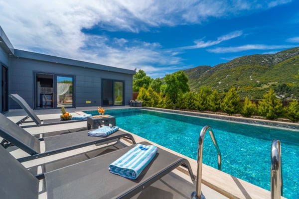Villa Loka-2, Korunaklı, 2 Odalı ve Jakuzili 1