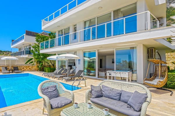 Villa Apollon, Süit Yatak Odalı, Geniş Havuzlu, Denize Yakın 1
