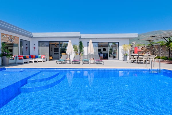 Villa Karnaval, Korunaklı Havuzlu, Jakuzili, Sinema Odalı 1