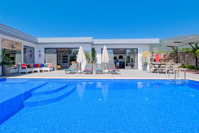 Villa Karnaval, Korunaklı Havuzlu, Jakuzili, Sinema Odalı 1