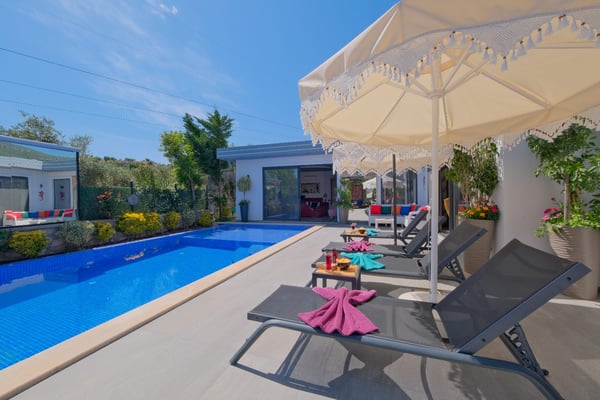 Villa Karnaval, Korunaklı Havuzlu, Jakuzili, Sinema Odalı 3
