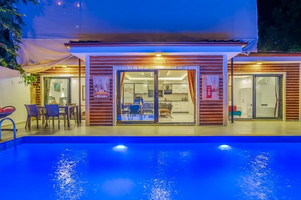 Villa Yemyeşil, Süit Yatak Odalı ve Jakuzili 3