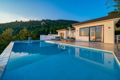 Villa Venosa, Korunaklı Havuzlu, Deniz Manzaralı 2