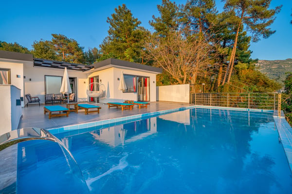Villa Venosa, Korunaklı Havuzlu, Deniz Manzaralı 3