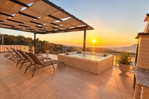 Villa Sedir-1, Doğa İçerisinde, Geniş ve Isıtmalı Havuzlu 3