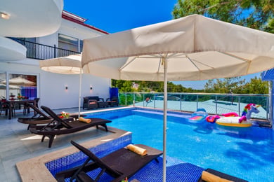Villa Delfin-1, Korunaklı Havuzlu, Doğa İçerisinde, Süit Odalı 3
