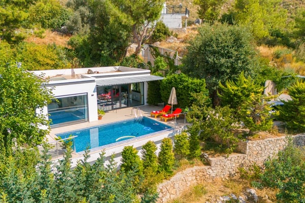 Villa Rint, Jakuzili, Deniz Manzaralı, Isıtmalı Havuzlu 1
