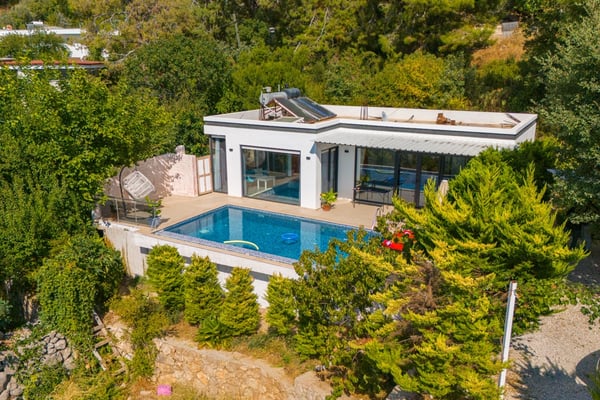 Villa Rint, Jakuzili, Deniz Manzaralı, Isıtmalı Havuzlu 2